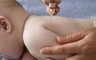 Тысячи маленьких детей, умирающих от вакцины