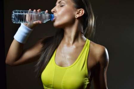 Нужно ли пить воду во время тренировки?